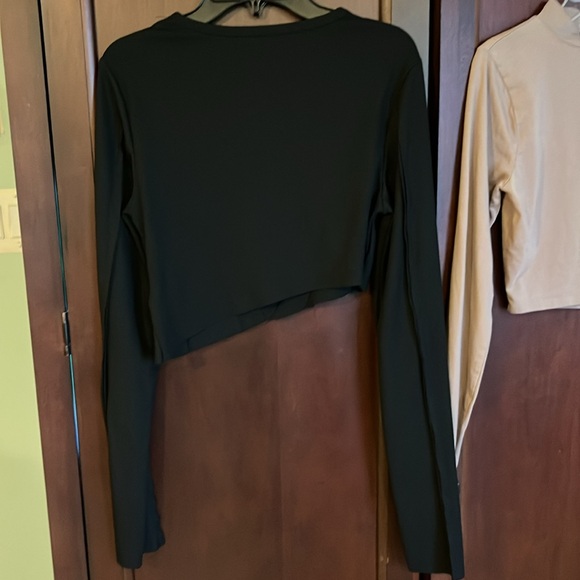 Set of four long sleeve crop tops size small - Picture 10 of 13